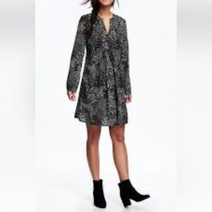 Old Navy pleated swing dress size XS black / white print long sleeves NWT